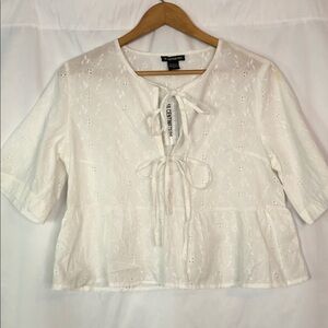 18 Centimeters White Eyelet Short Sleeve Blouse  Size XL